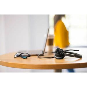 Hp Poly Voyager 4320 USB-C Headset +bt700 Dongle +charging Stand