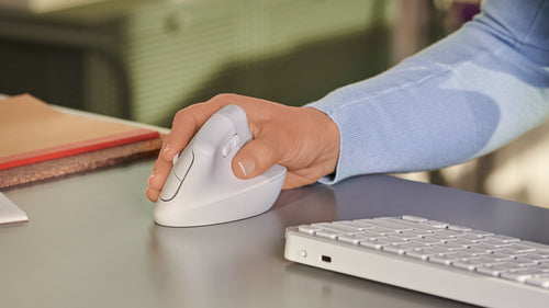 Mouse Logitech Lift - Bluetooth - USB - Óptico - 6 Botón(es) - Grafito - Inalámbrico - 4000 Dpi - Rueda de Desplazamiento - Peque?o/mediano Tamaño de la Mano/palma