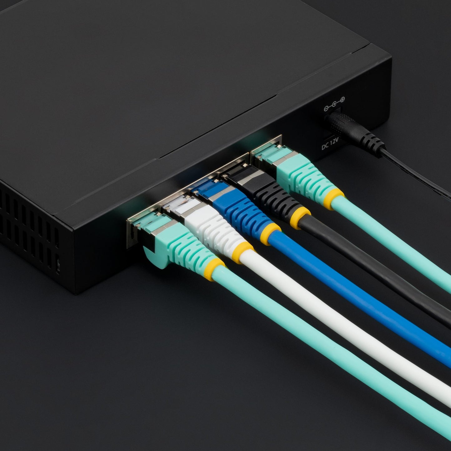 Cable de Red StarTech.com NLBK-2F-CAT6A-PATCH | 0.6m, CAT6A